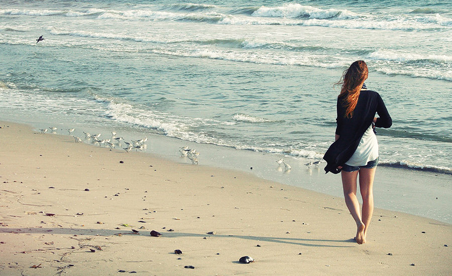 ragazza al mare